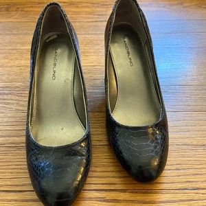 Bandolino snakeskin wedges